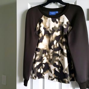 Simply Vera by Vera Wang, Size M, pullover sweatshirt style, camouflage pattern.